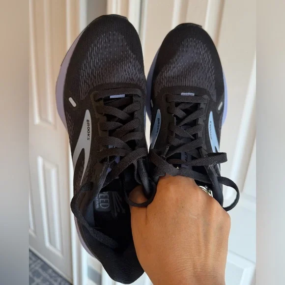 Brooks Athletic Shoes Women’s Running
Size: 7.5 - Picture 5 of 10